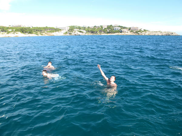 фото купающейся в море